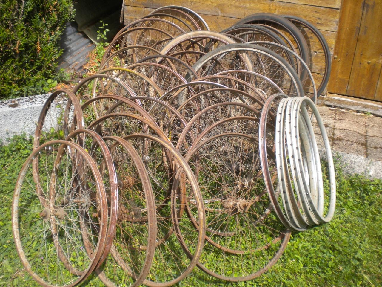 Pièces LOT DE 80 ROUES vélos , cycles bicyclettes LesAnciennes.com