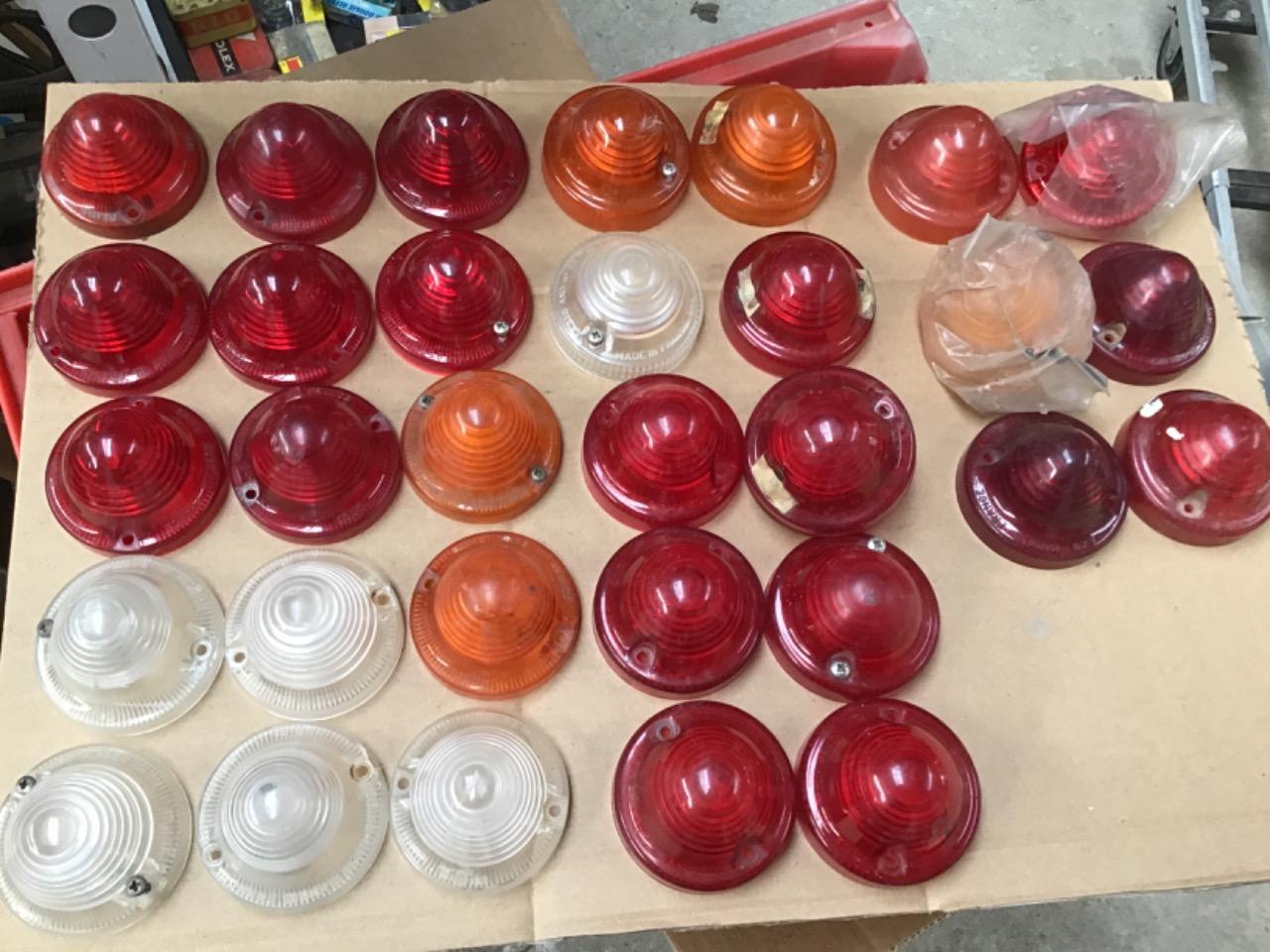 LOT 32 cabochons CITROEN 2CV AMI6 HY DS ID LesAnciennes.com