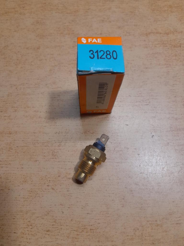 Sonde température eau Renault super 5 R25 205 LesAnciennes.com