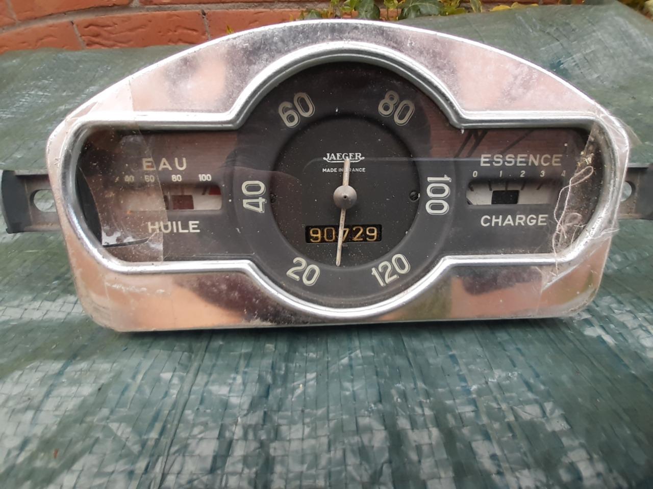 Compteur oreille 2° montage LesAnciennes.com