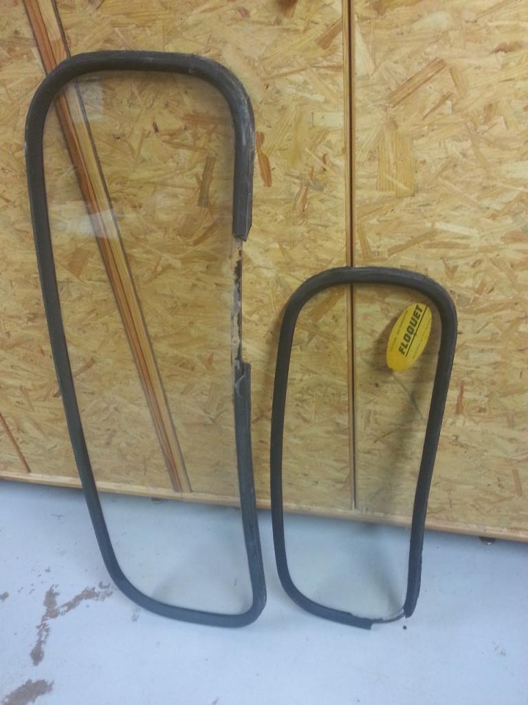 Pare brise RENAULT Juvaquatre LesAnciennes.com