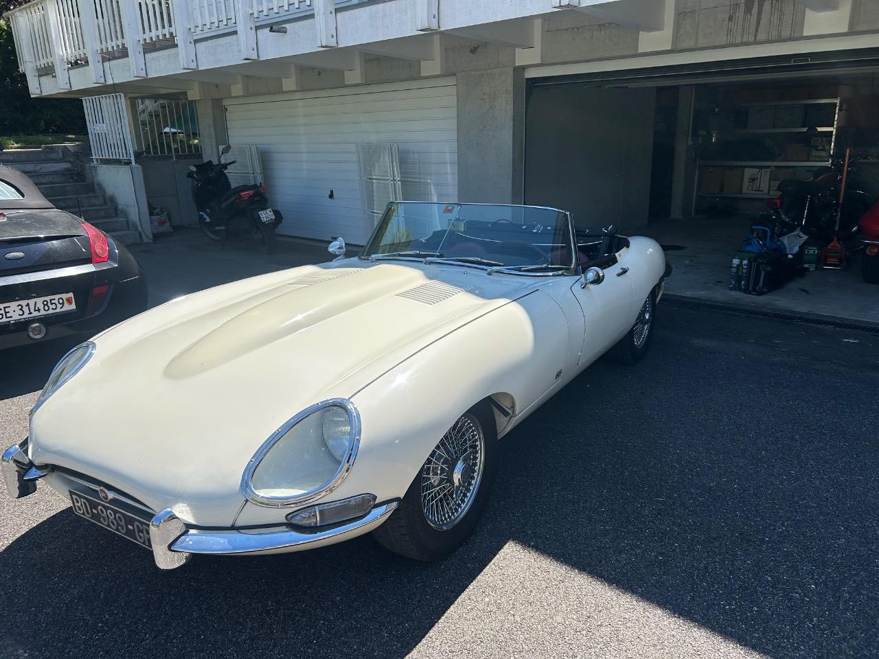 JAGUAR Type E Cabriolet - 1964 LesAnciennes.com