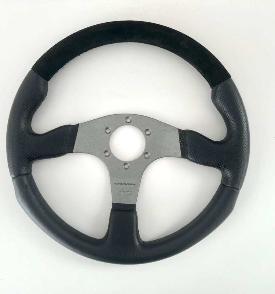Volant MOMO KBA 70116 en tres bon état LesAnciennes.com