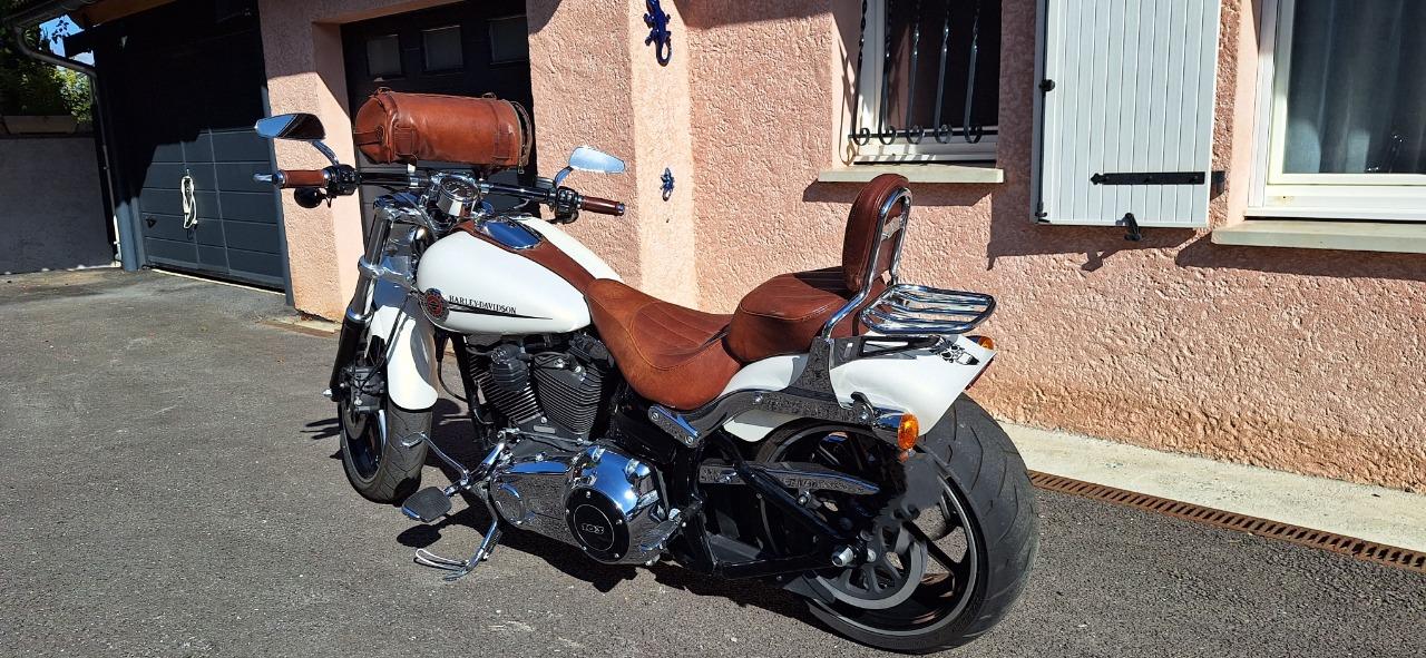 HARLEY DAVIDSON BREAKOUT - 2013 LesAnciennes.com