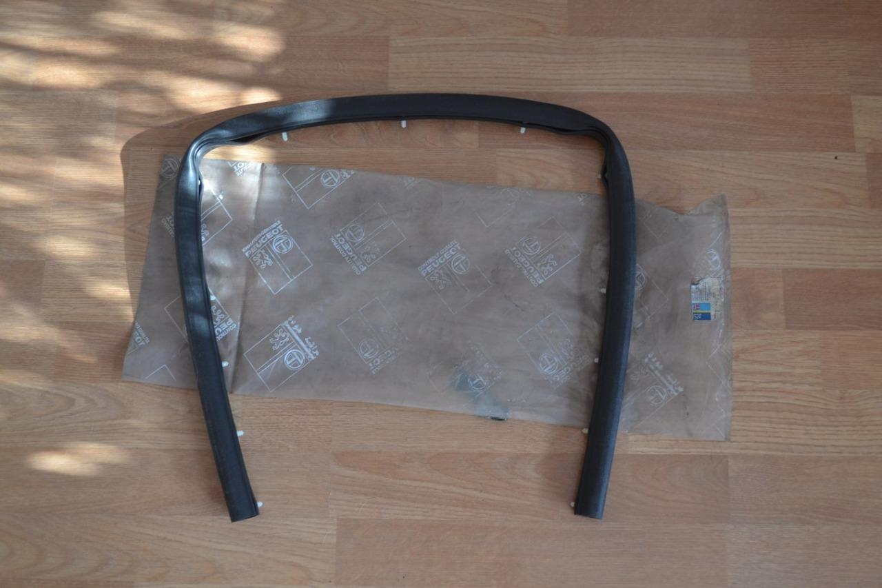 Joint AV de capot moteur PEUGEOT 505, neuf LesAnciennes.com