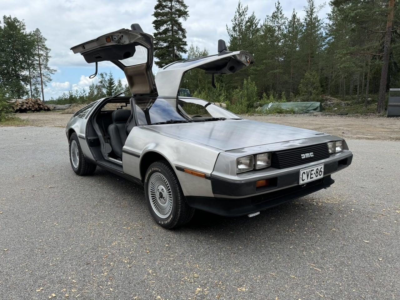 1982 DeLorean DMC-12 LesAnciennes.com