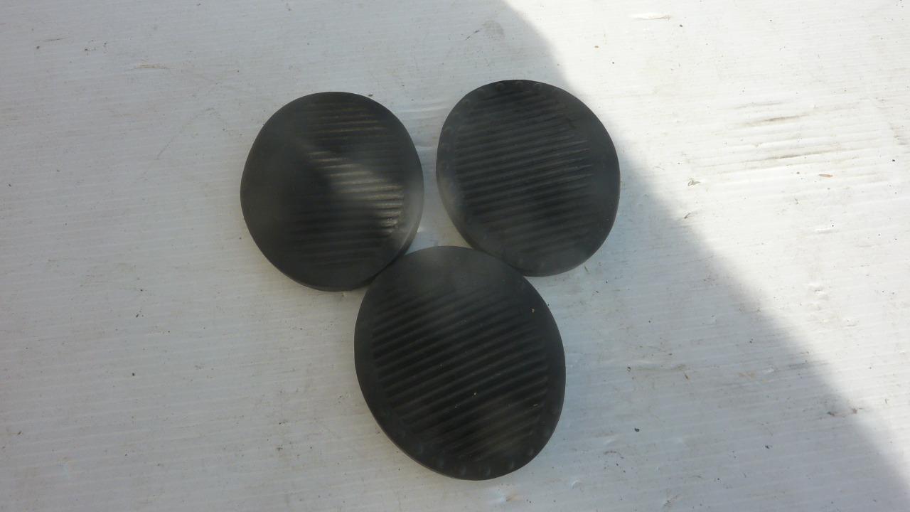 Caoutchouc de pédales SIMCA 8 LesAnciennes.com