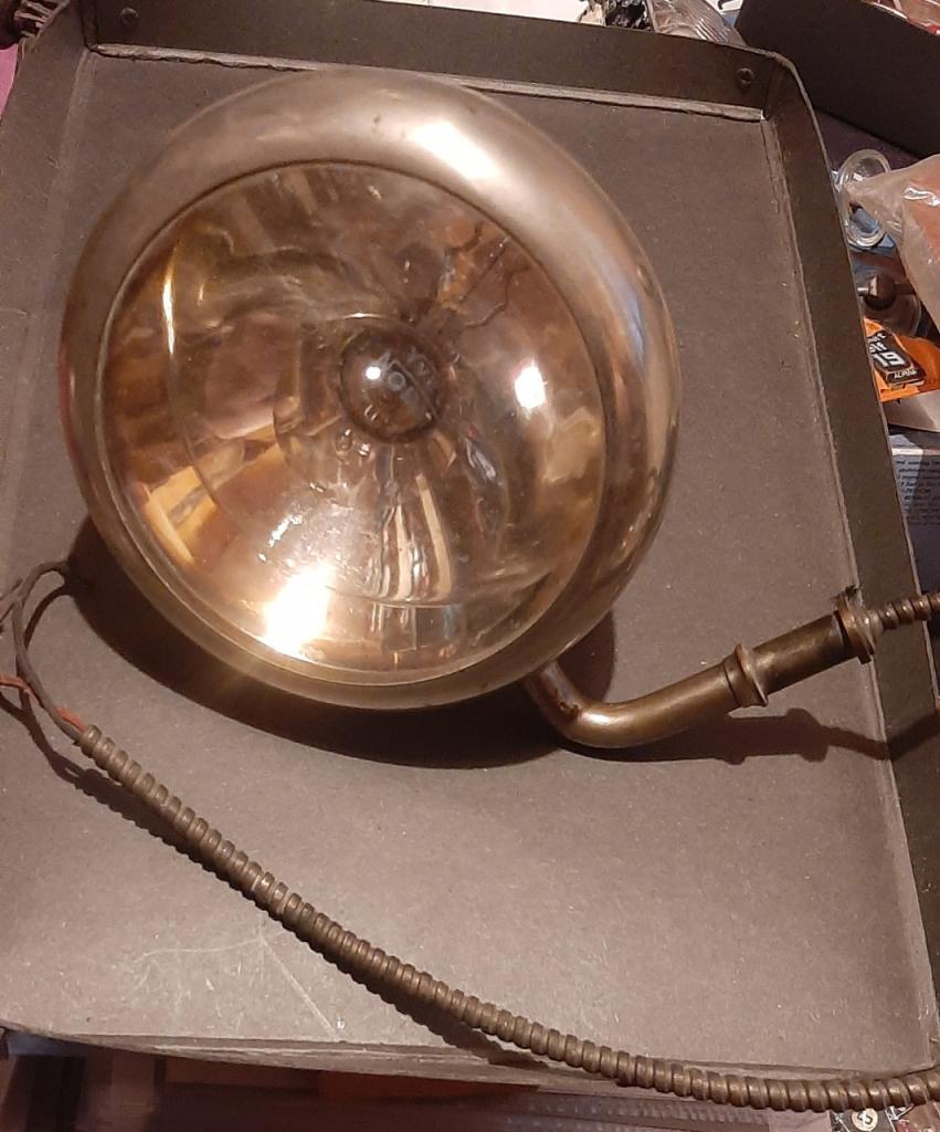 Pièces PHARE LATERAL SUPERLUX LesAnciennes.com