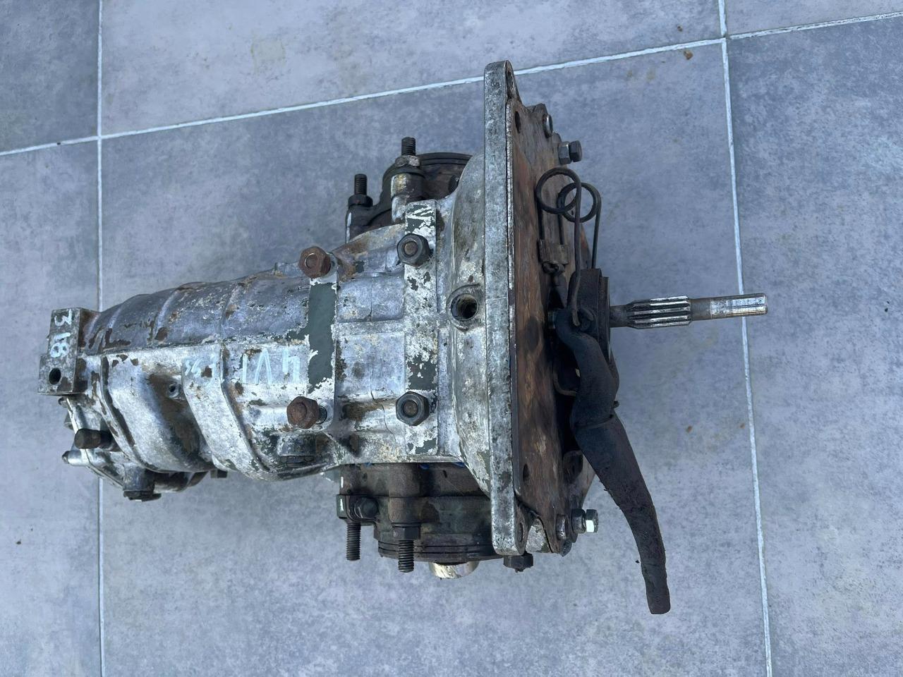 Lot de pièces RENAULT Dauphine LesAnciennes.com