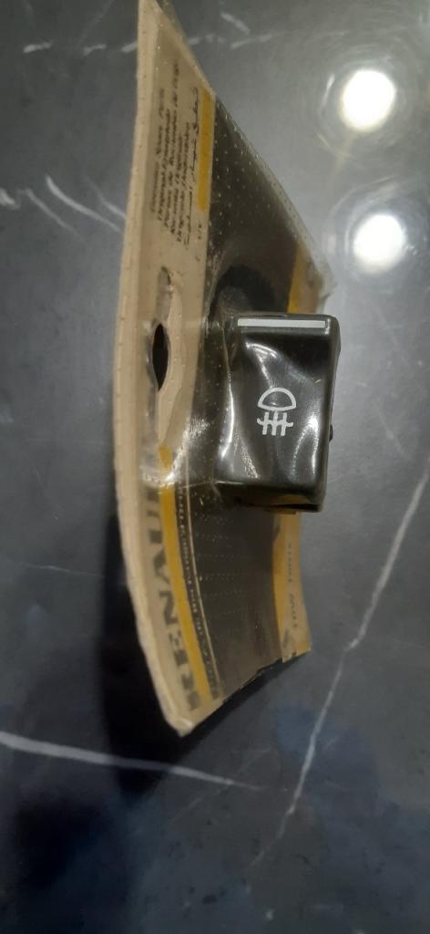 Interrupteur feux anti brouillard AV R14 LesAnciennes.com