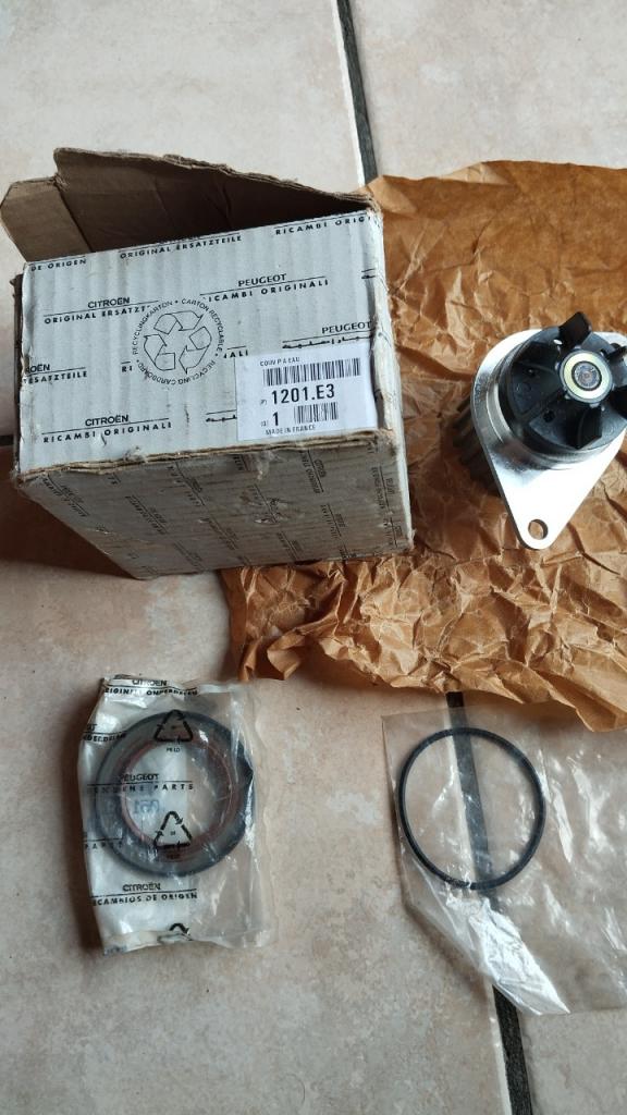 Pompe à eau PEUGEOT 205 205 TU LesAnciennes.com