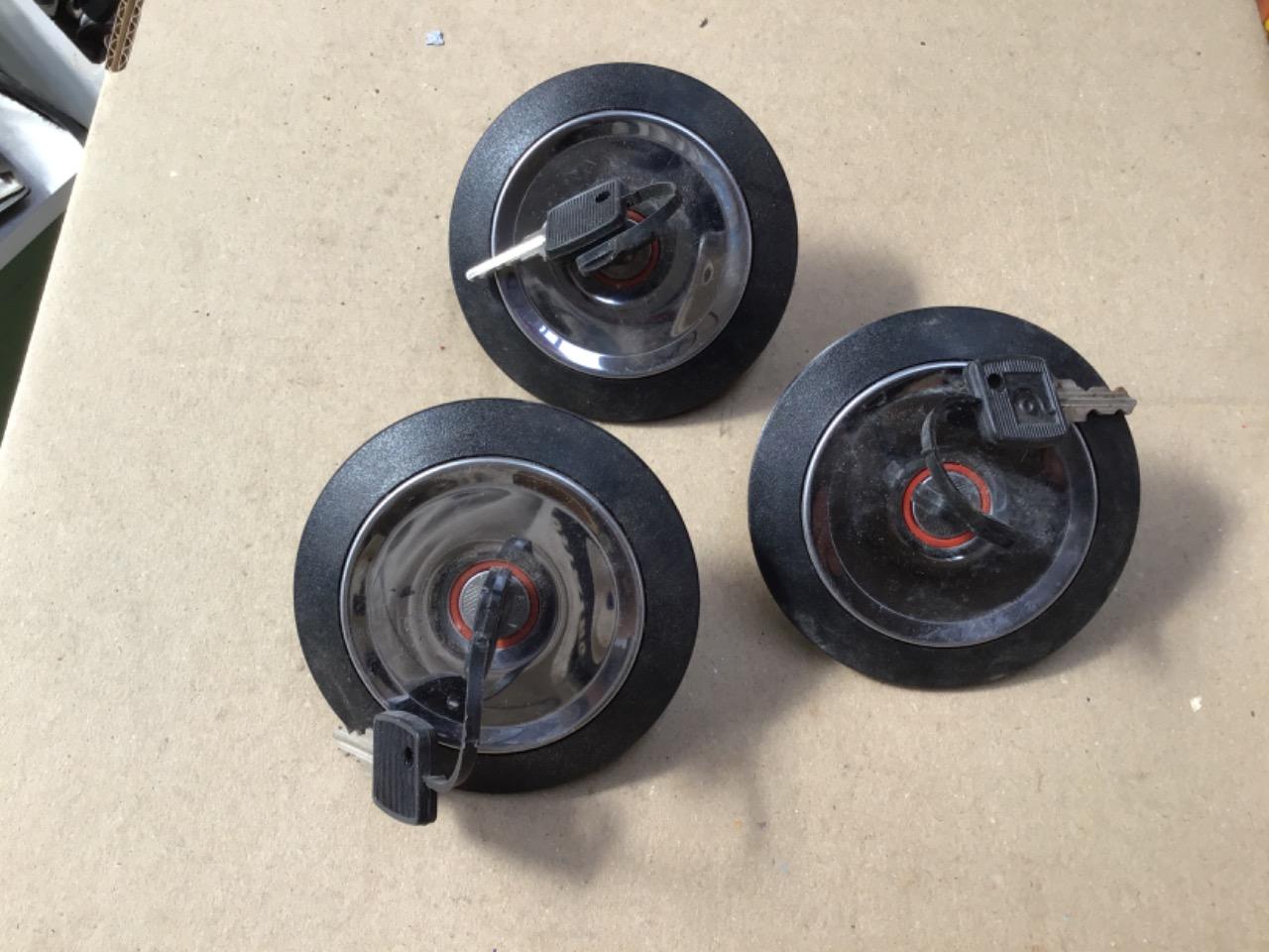 BOUCHONS RÉSERVOIR NEUFS PEUGEOT 104 LesAnciennes.com