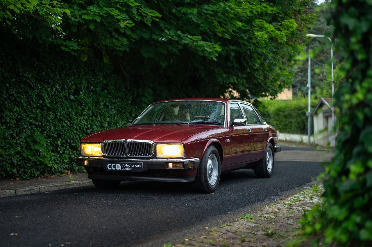 JAGUAR XJ40 3.6 L - 1988 LesAnciennes.com