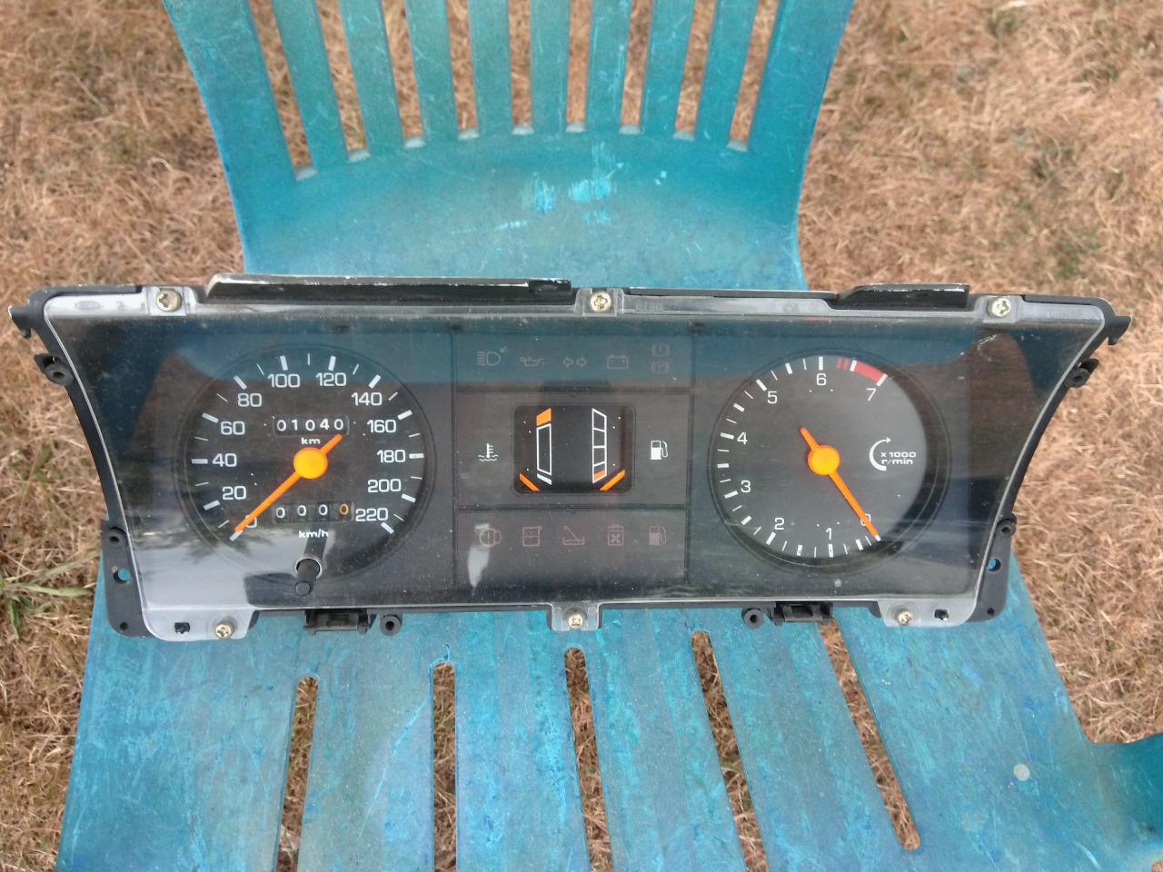 FORD Escort XR3 /XR3 i:compteur et cpt-tours LesAnciennes.com
