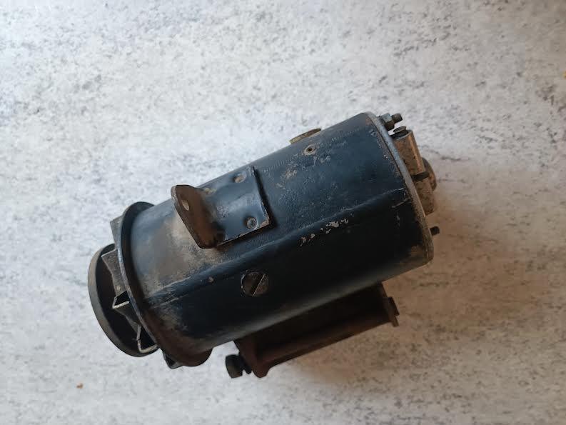 DYNAMO PARIS-RHONE SIMCA 1301 LesAnciennes.com