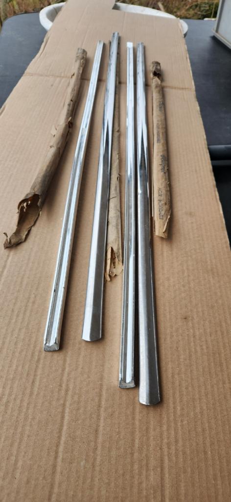 PEUGEOT 403 203 404 baguettes a identifier LesAnciennes.com