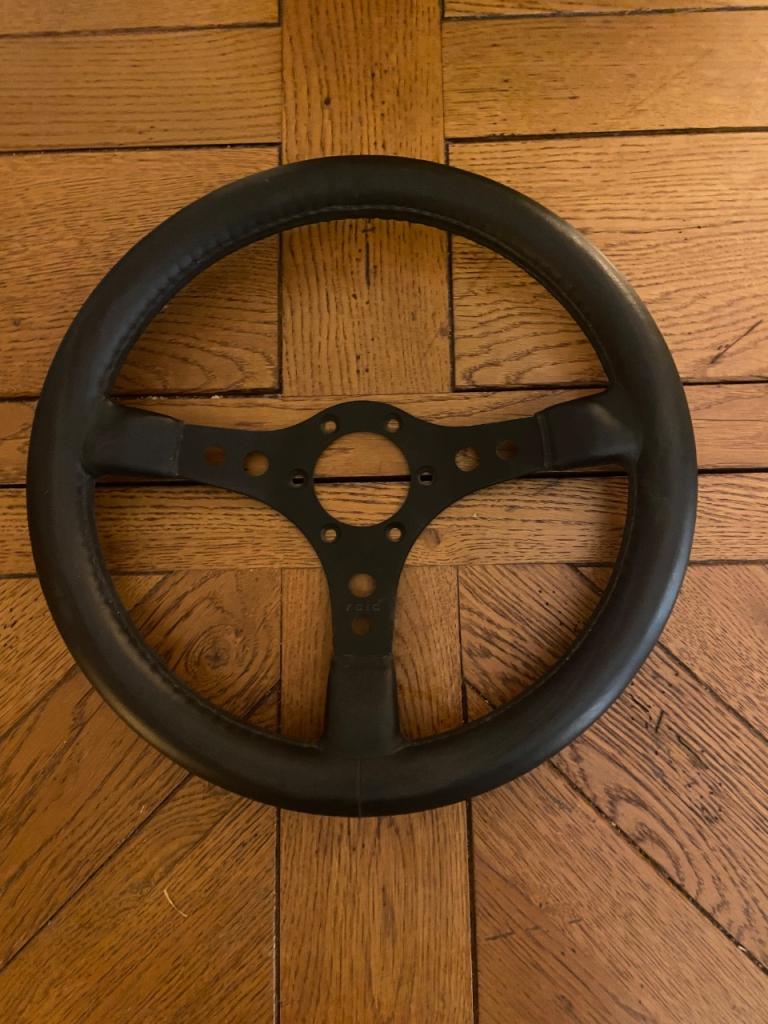 Volant RAID et moyeu PORSCHE - ALFA ROMÉO LesAnciennes.com