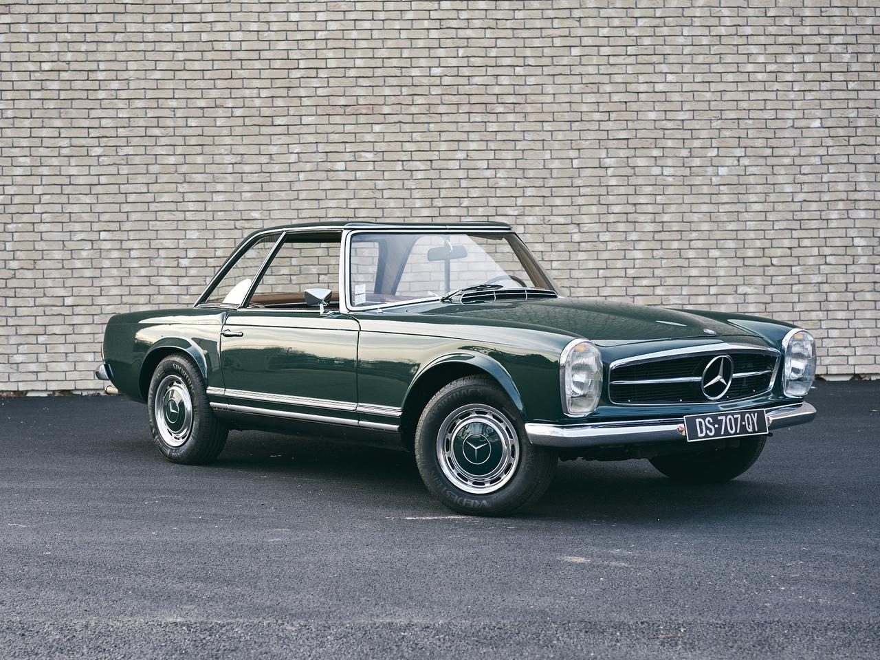 1968 Mercedes 280 SL W113 LesAnciennes.com