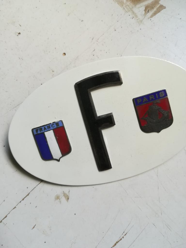 Ecusson F France LesAnciennes.com