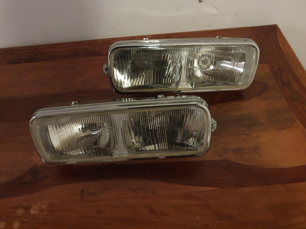 Phares avant pour Coupé 504 S/2 LesAnciennes.com