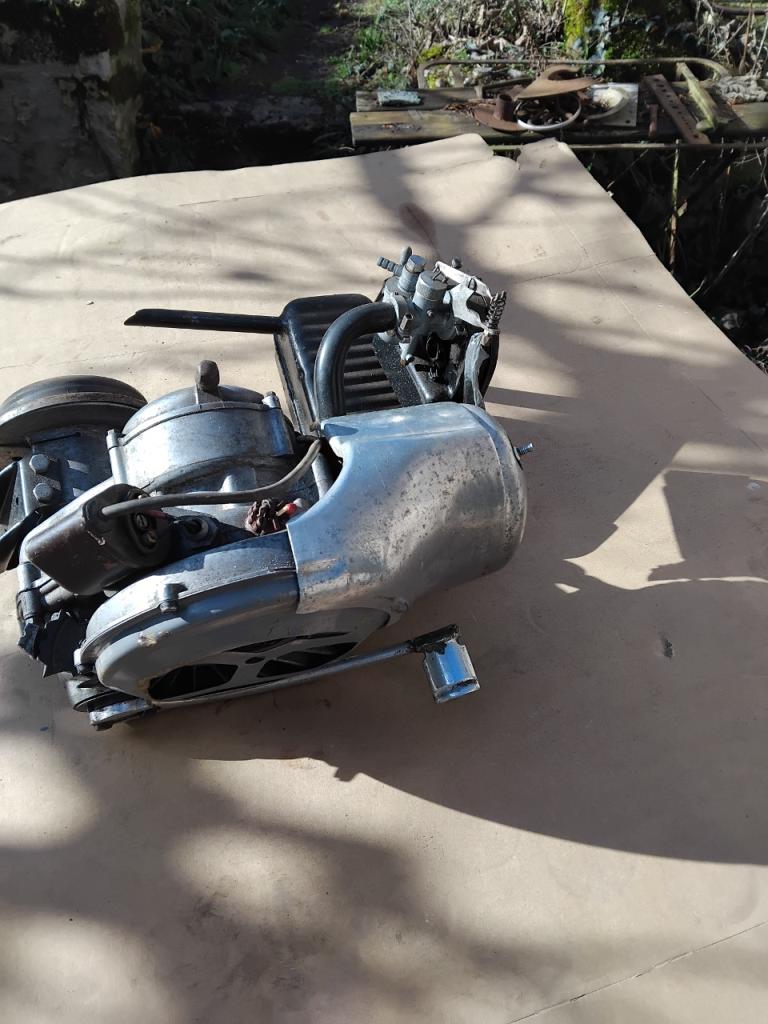 Lot de pièces ACMA Vespa 125 CM LesAnciennes.com
