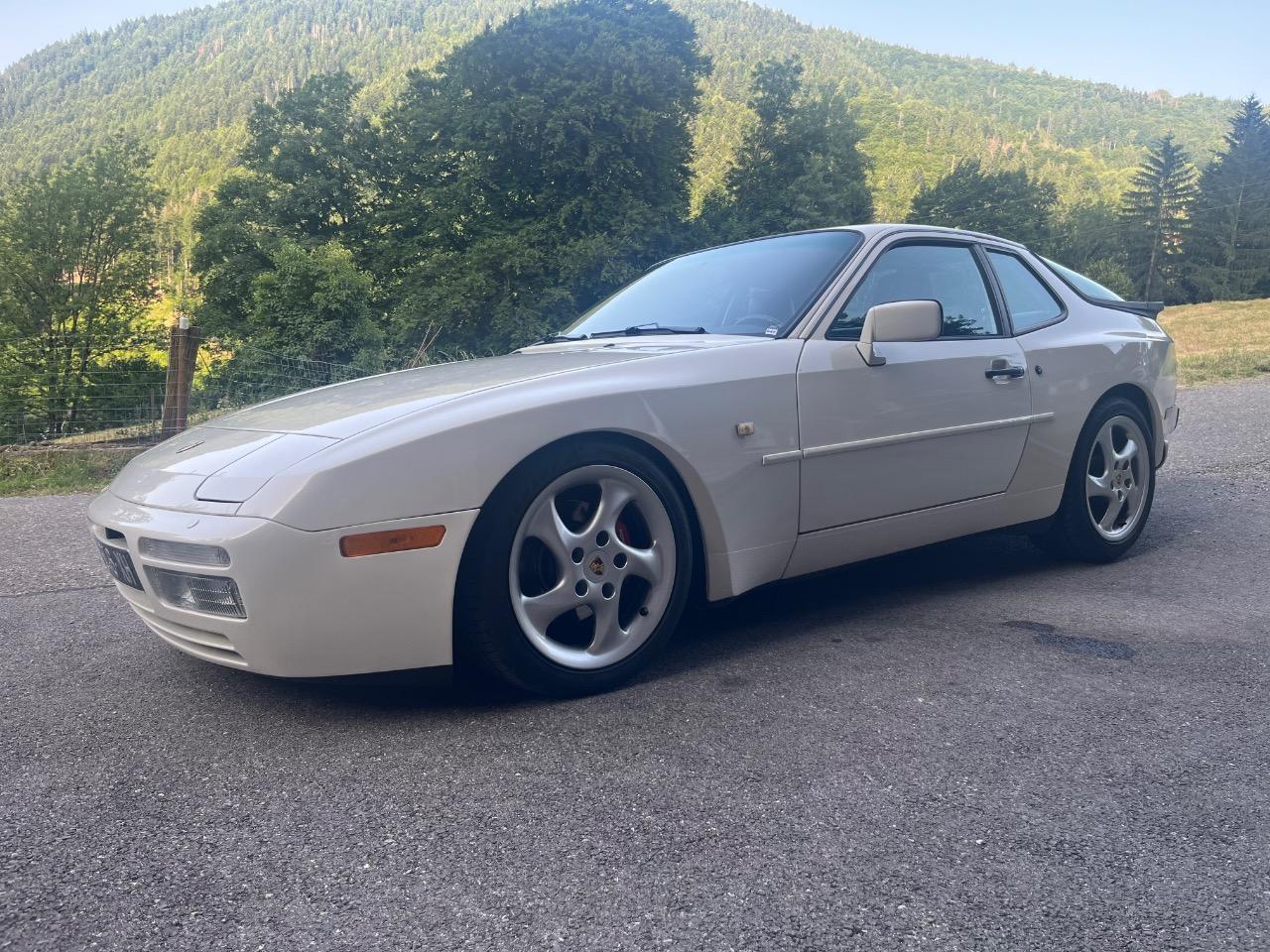 PORSCHE 944 Turbo - 1988 LesAnciennes.com