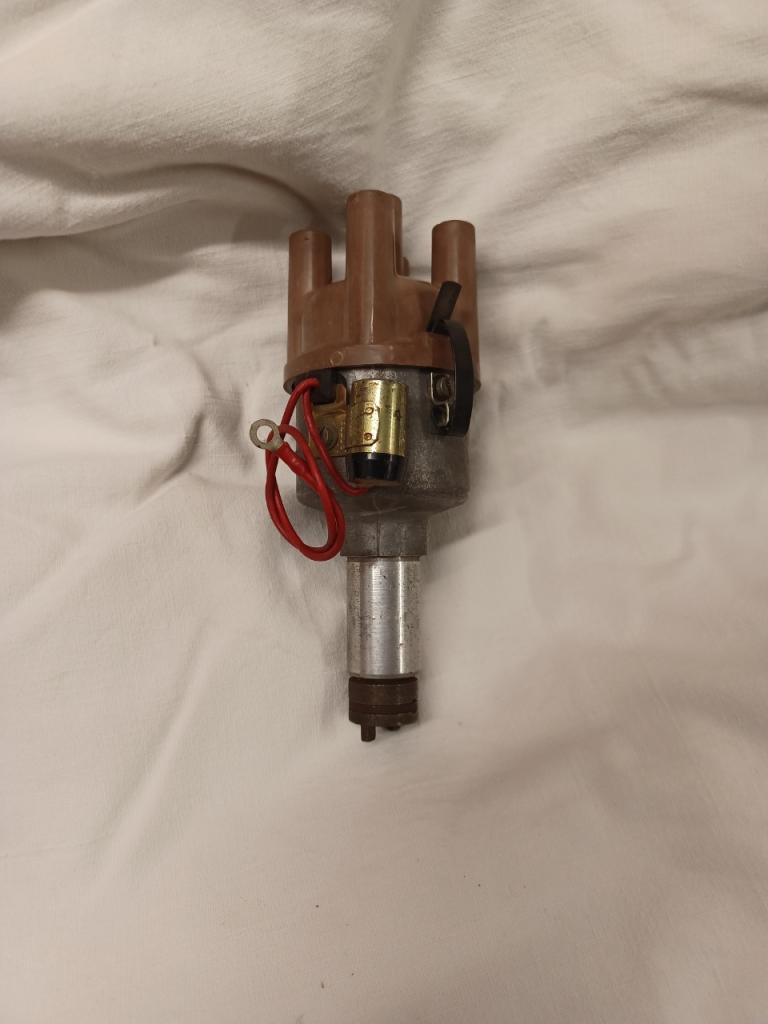 Distributeur PEUGEOT 204 LesAnciennes.com