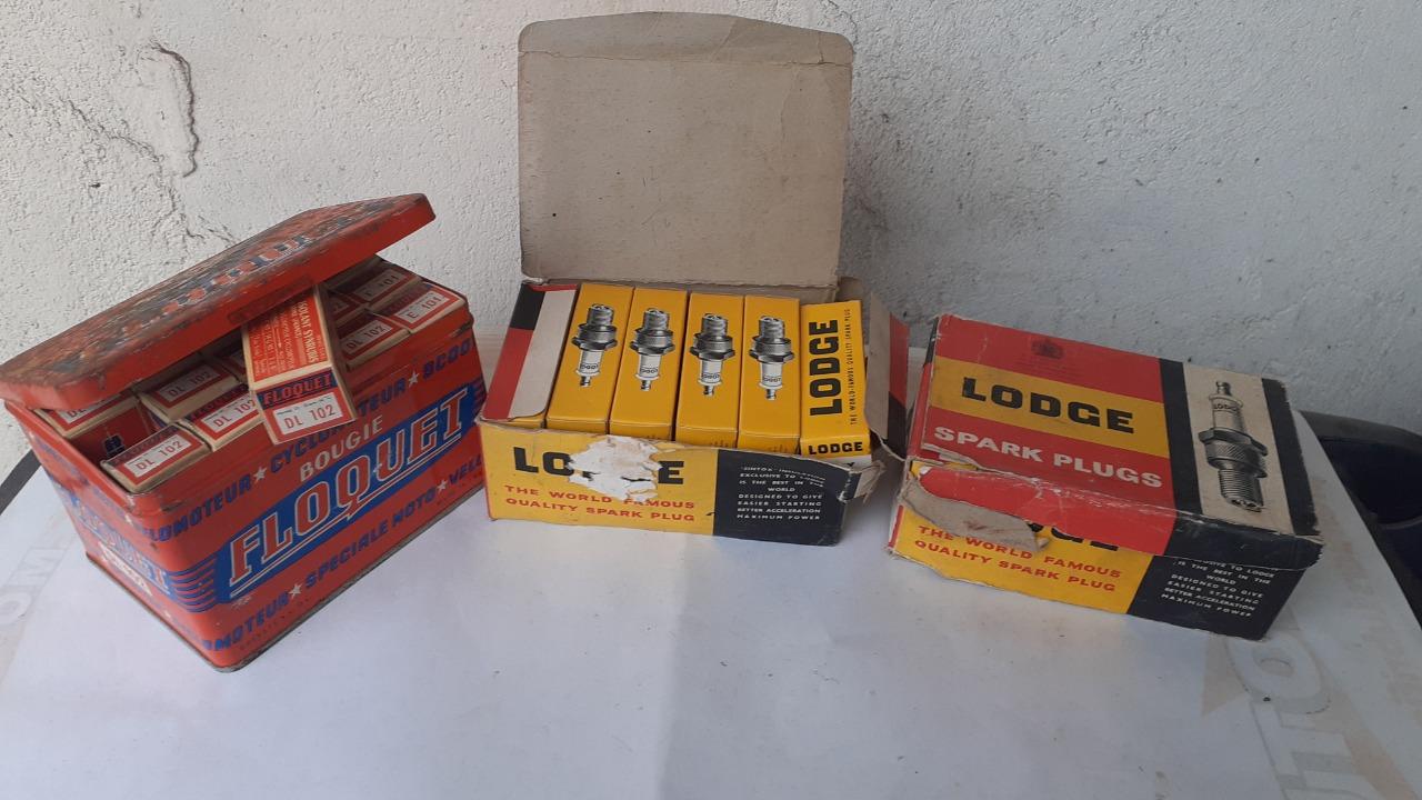 Boîtes de bougies pleines années 50/60 métal et ca LesAnciennes.com