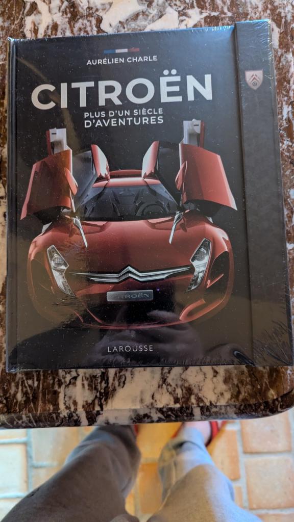 Citroen plus d'un siècle d'aventures LesAnciennes.com