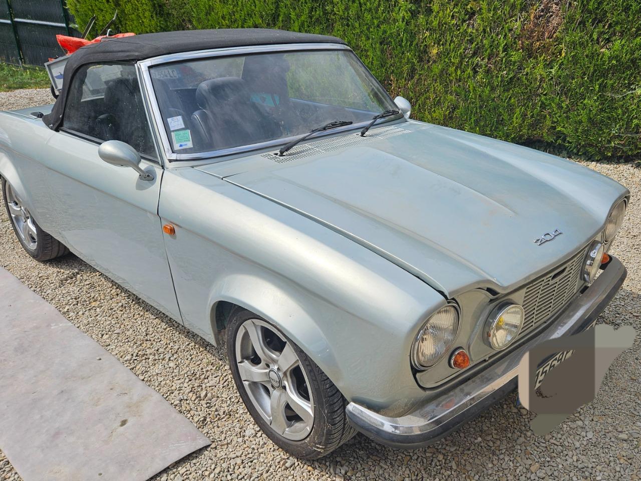 PEUGEOT 204 Cabriolet - 1968 LesAnciennes.com