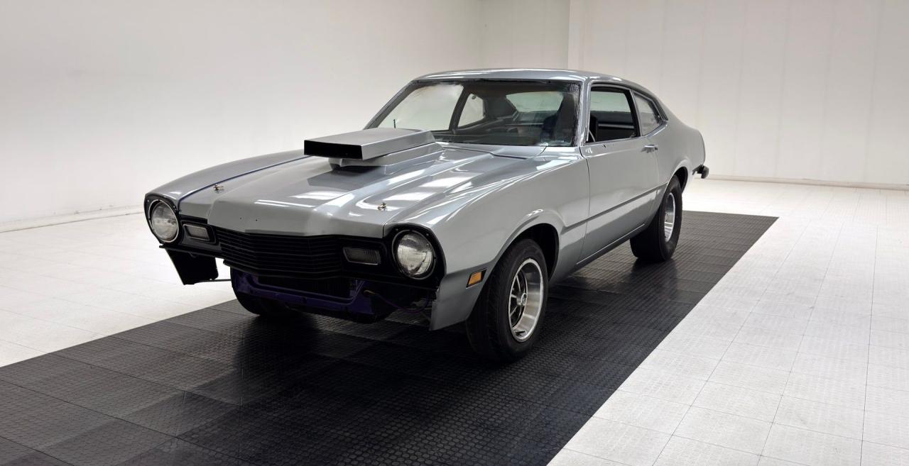 1976 Mercury Comet 2 Door Sedan LesAnciennes.com
