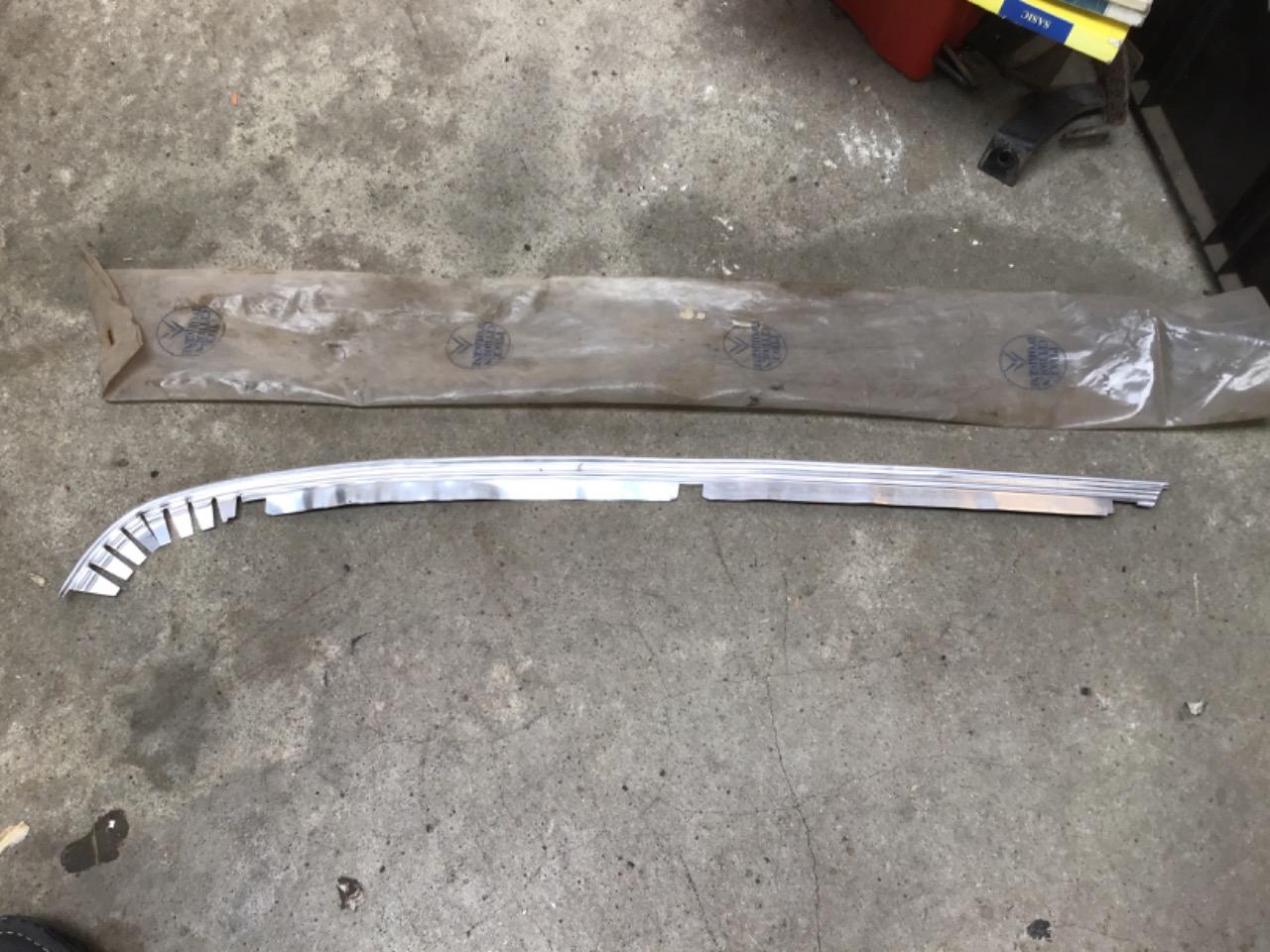 BAGUETTE ALU NEUVE AILE AR CITROEN DYANE LesAnciennes.com