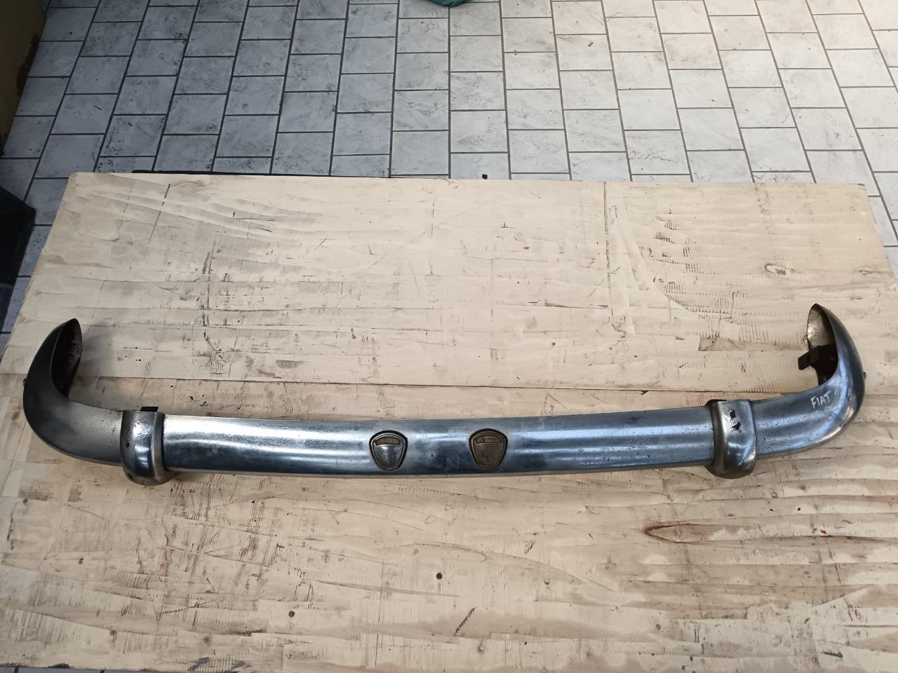 Pare chocs arrière Fiat 1500 Berlina LesAnciennes.com