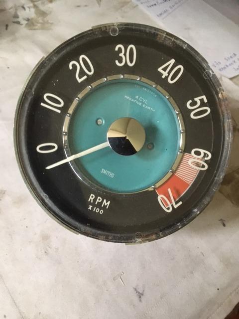 Compte tour sans chrome VOLVO P1800 LesAnciennes.com