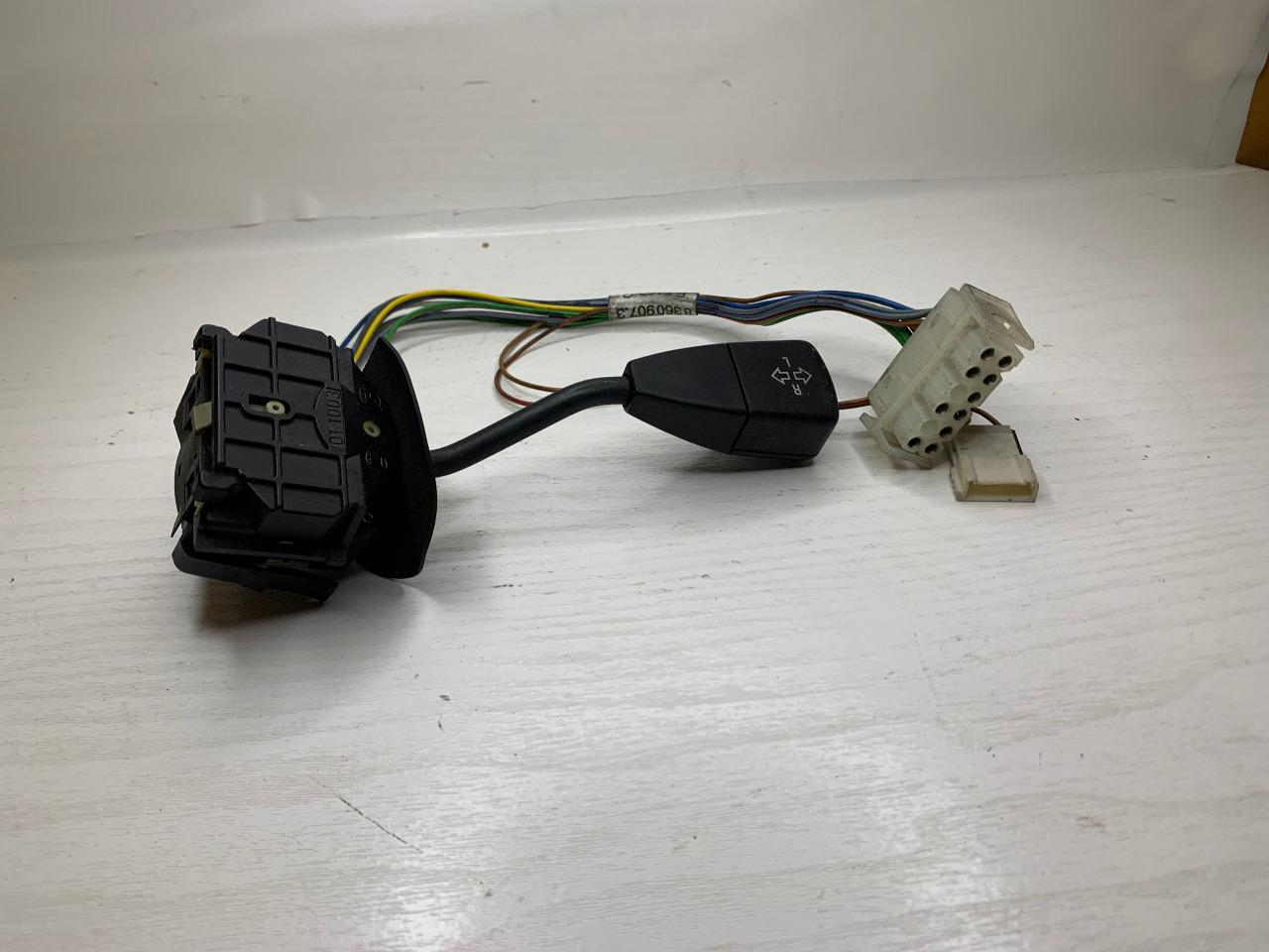 Commodo phare BMW E36/Z3-61.31.8.360.907 LesAnciennes.com