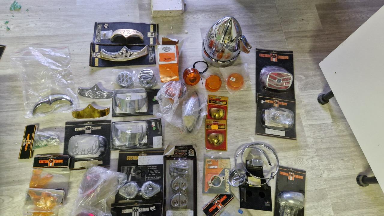 Lot de pièces HARLEY DAVIDSON stock de pièces LesAnciennes.com