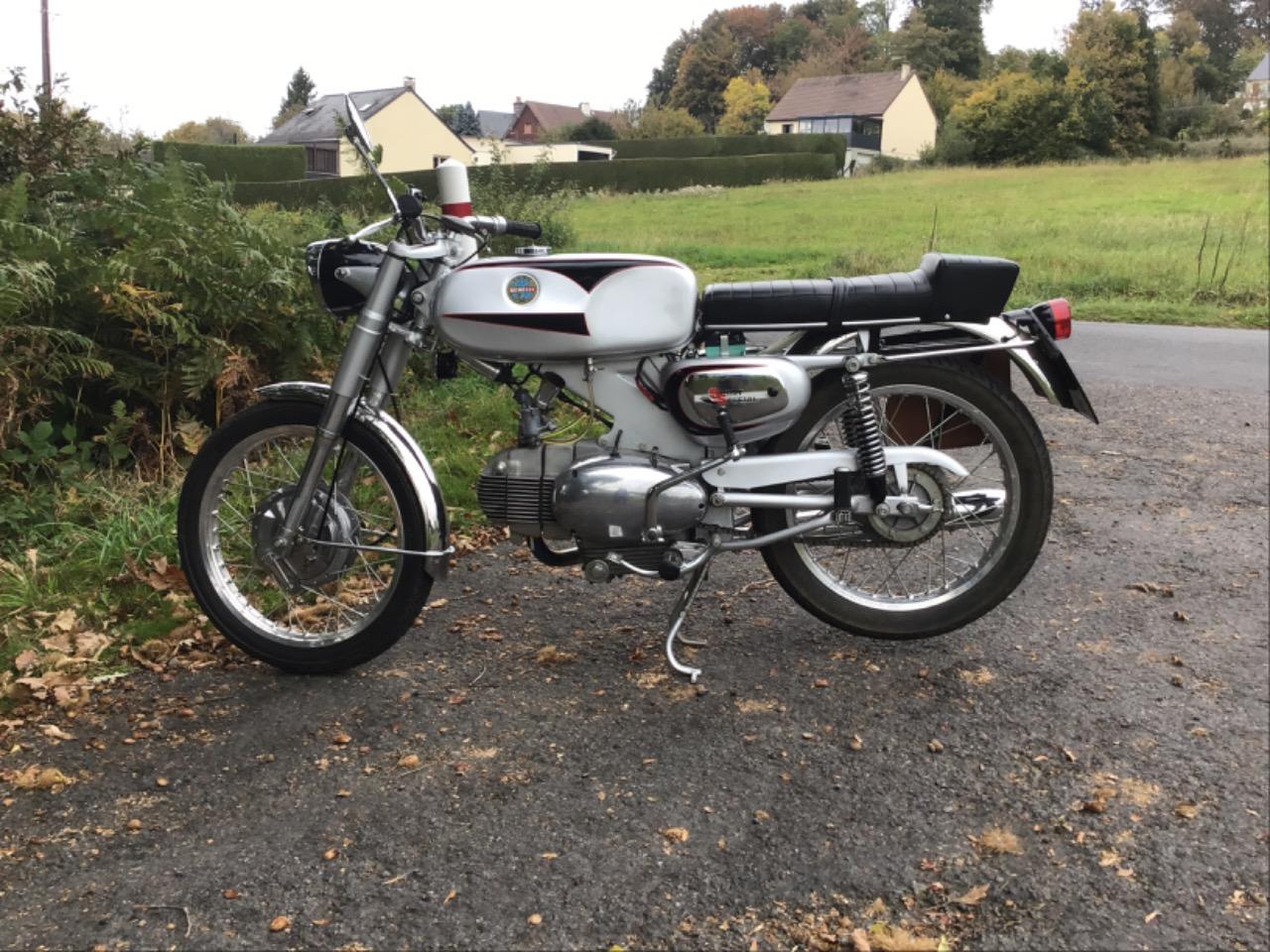 BENELLI 250 2C 250 sport spécial - 1970 LesAnciennes.com