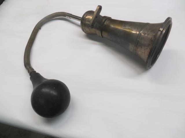 Klaxon pour ancètres LesAnciennes.com