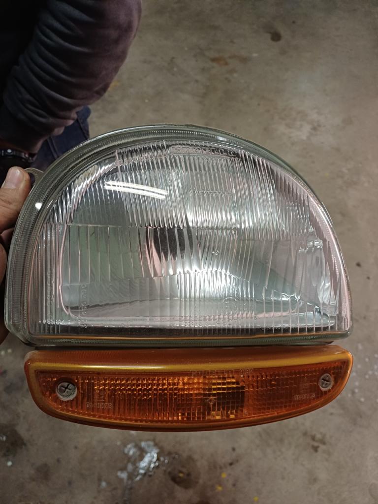 Phare RENAULT Twingo LesAnciennes.com