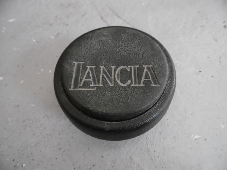 Centre de volant LANCIA Fulvia 3 - 1300 S LesAnciennes.com