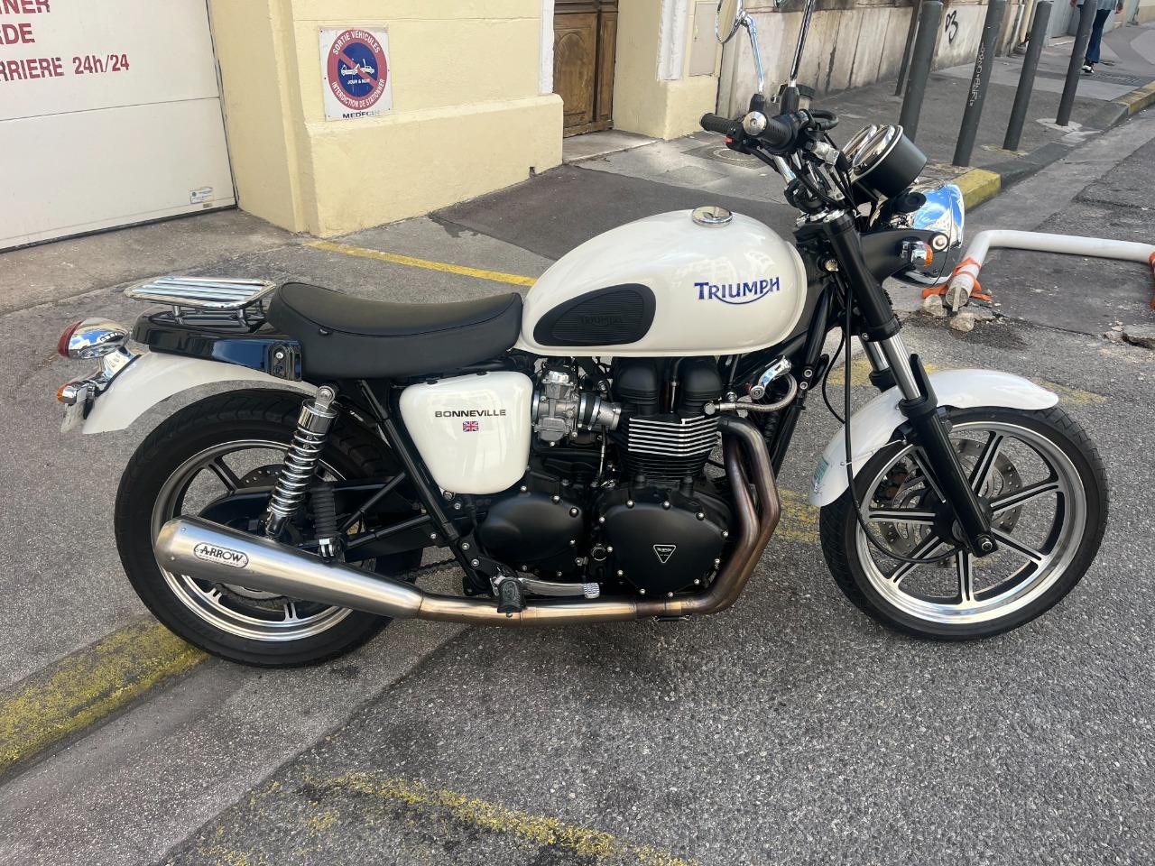 TRIUMPH Bonneville 865 SE LesAnciennes.com