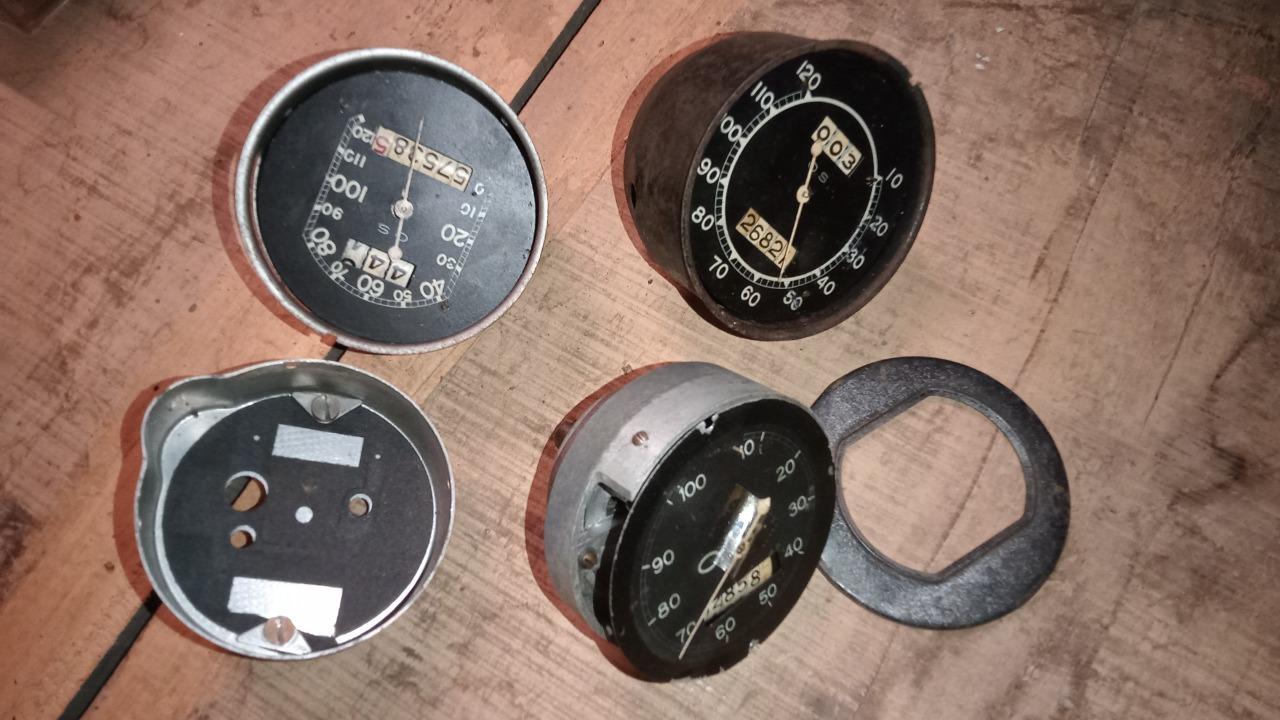 Lot de compteurs de vitesse marque OS LesAnciennes.com