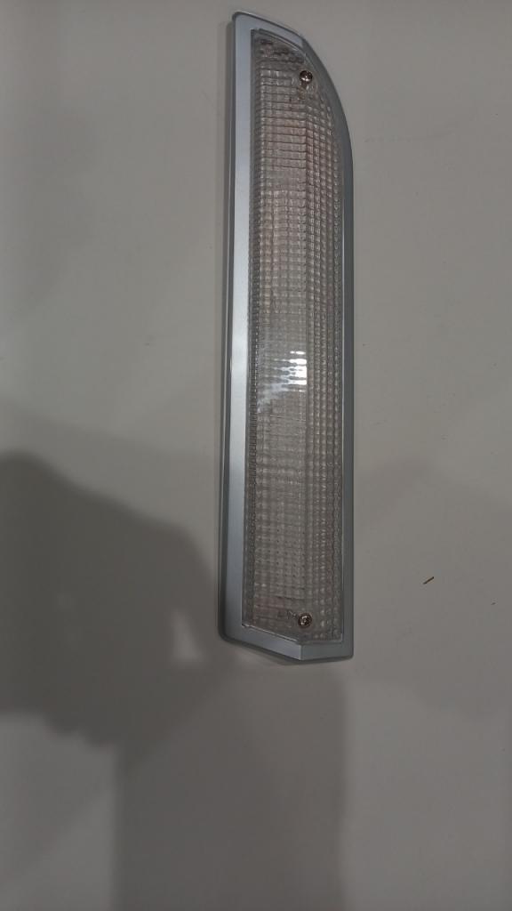 FEU AVANT GAUCHE CRISTAL PEUGEOT 504 AVANT 1975 LesAnciennes.com