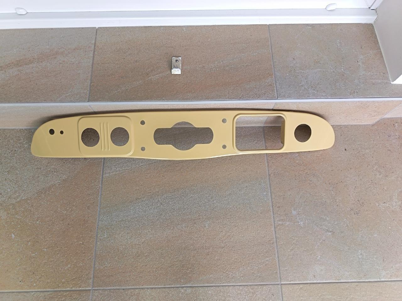 Tableau de bord RENAULT 4CV 1062 LesAnciennes.com
