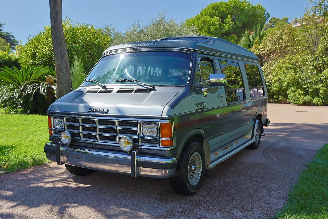 DODGE Ram Van B250 Custom - 1986 LesAnciennes.com