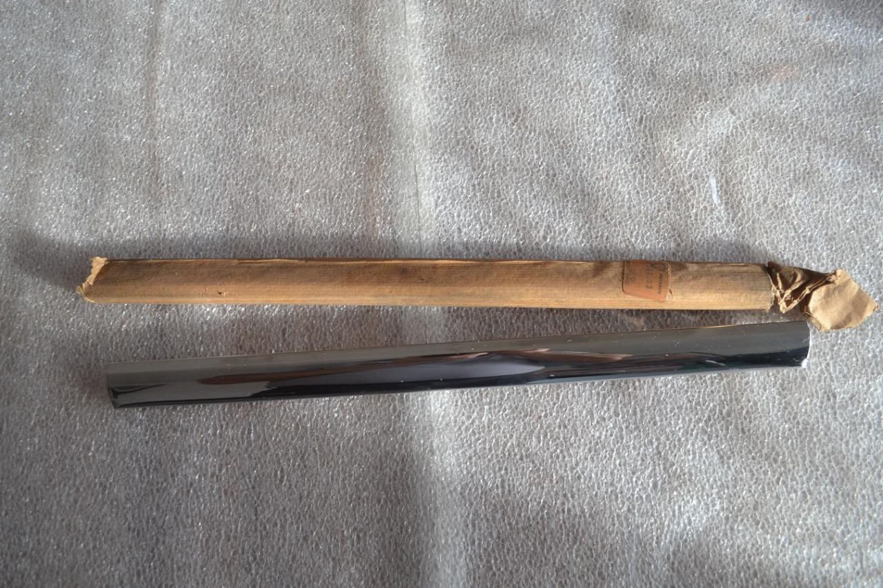 Enjoliveur latéral joint lunette DT PEUGEOT 304 LesAnciennes.com