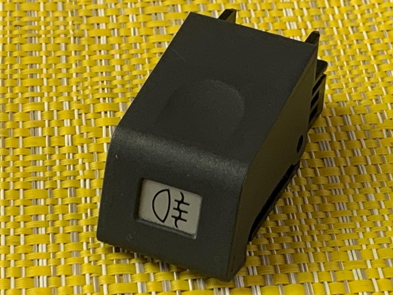 Interrupteur " Anti brouillard arrière " Renault S LesAnciennes.com