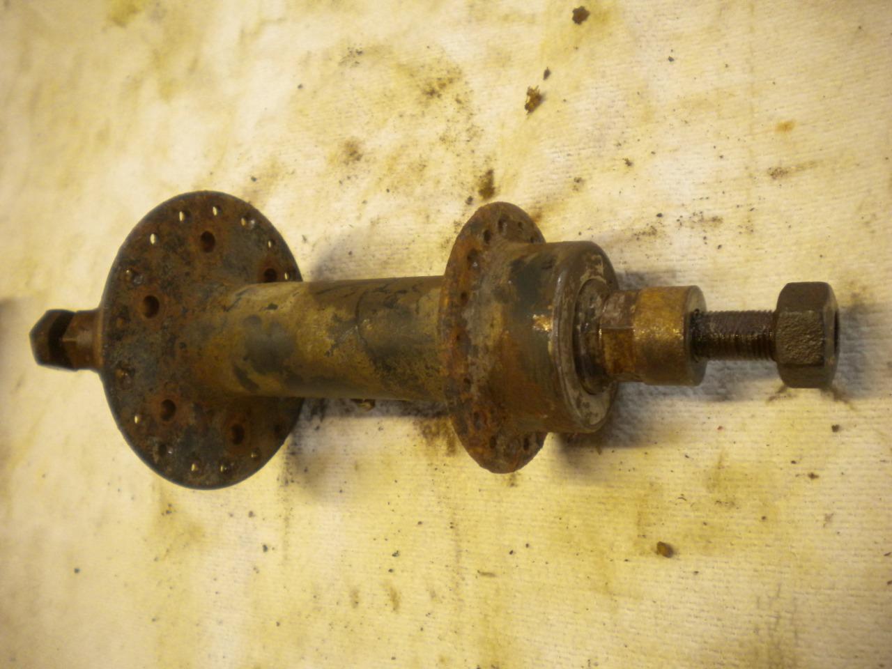 Pièces POUR MOTO ANCIENNE un moyeu de roue ancien LesAnciennes.com