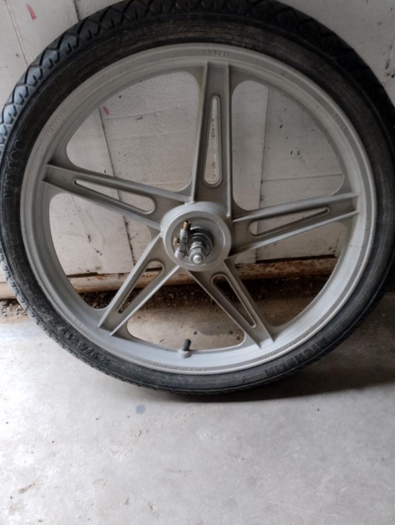 Roue AV mobylette LesAnciennes.com