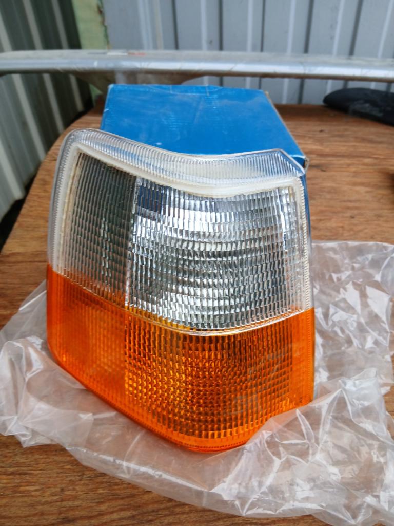 Clignotant VOLVO 740 LesAnciennes.com